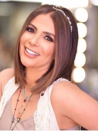 الفنانة منى زكي