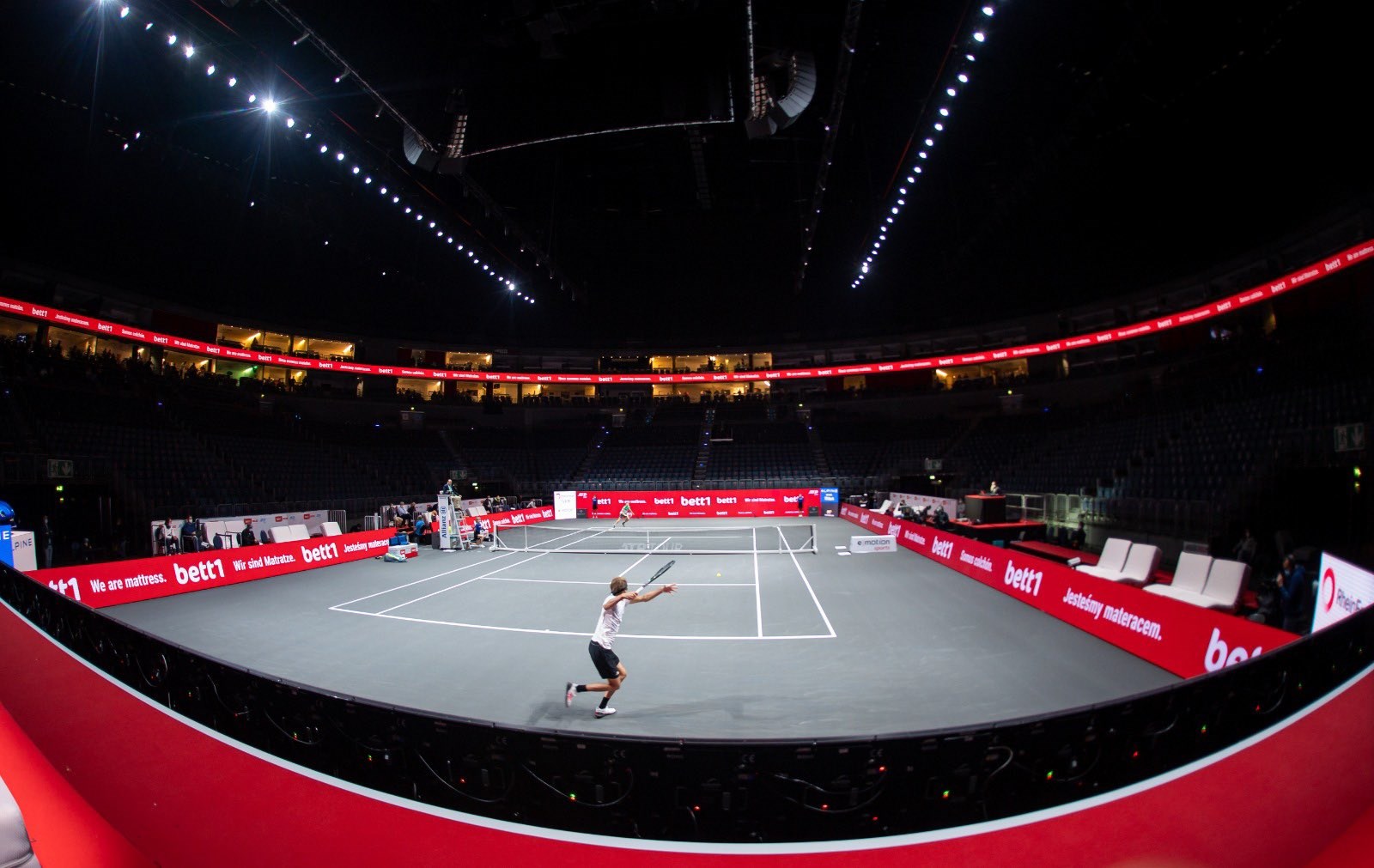 بطولة كولن: زفيريف إلى النهائي