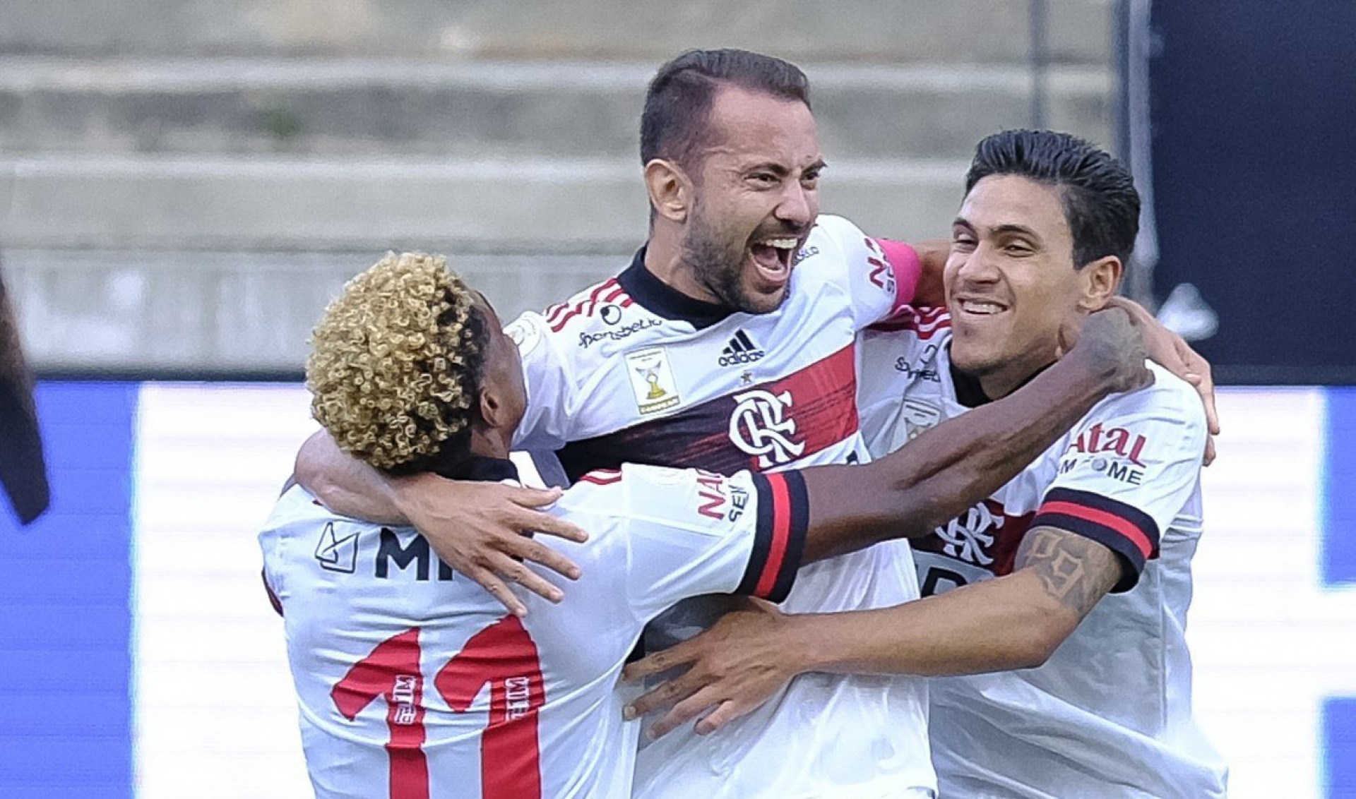 فاز فلامنغو على مضيفه كورنثيانز 5-1