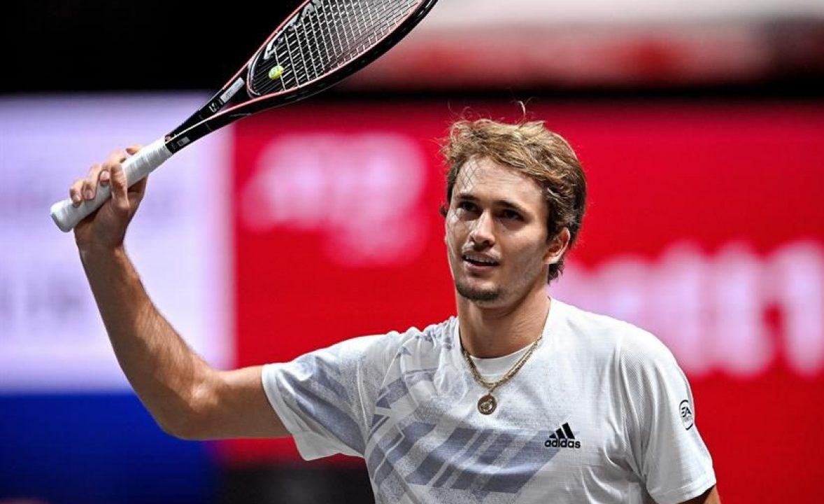 زفيريف محتفلاً بفوزه