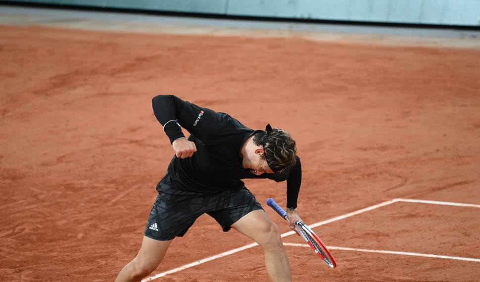 تيم يحتفل بفوزه 