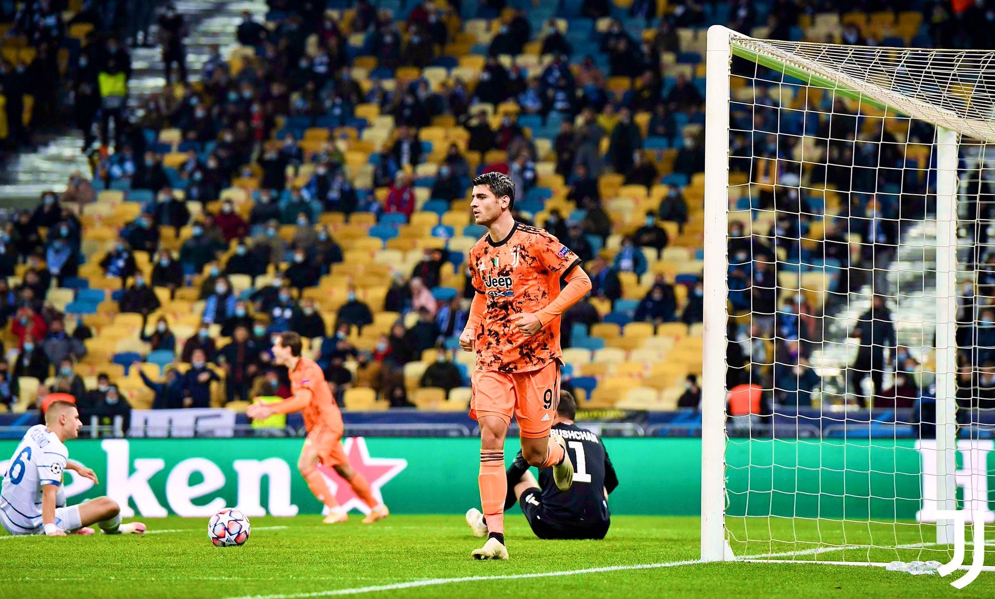 موراتا بعد تسجيله الهدف الثاني 