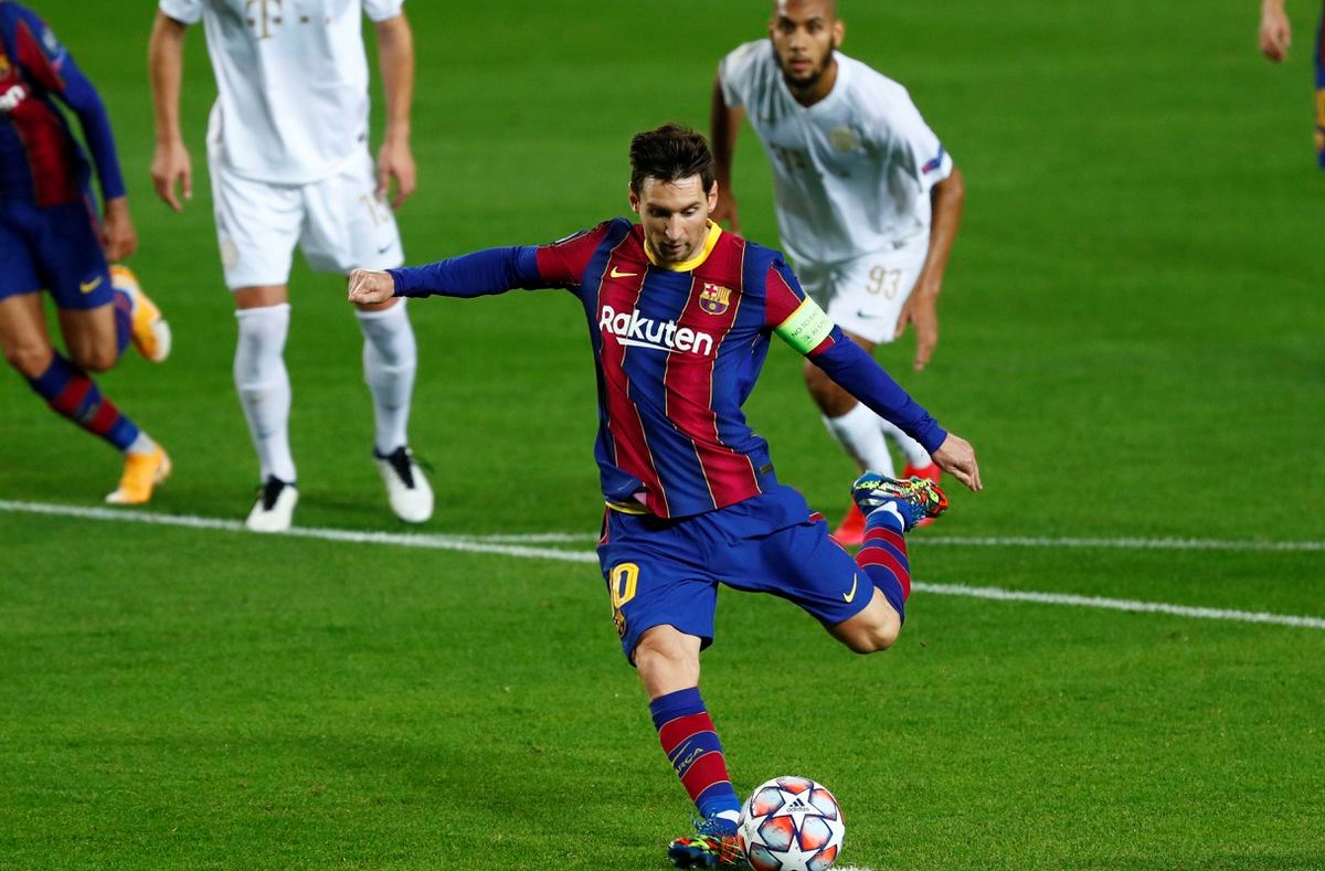 ميسي مسجّلاً هدفه