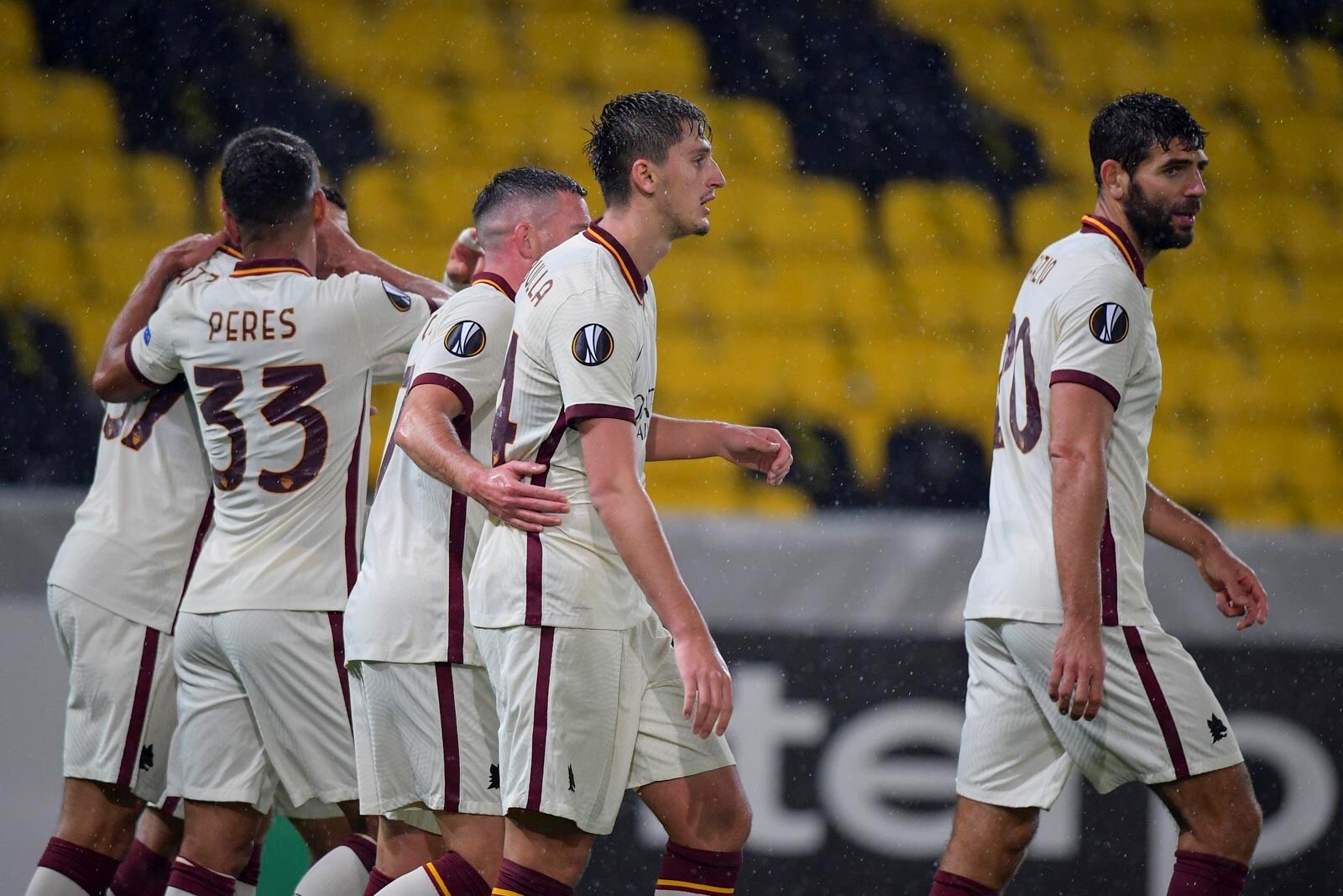 لاعبو روما يحتفلون 