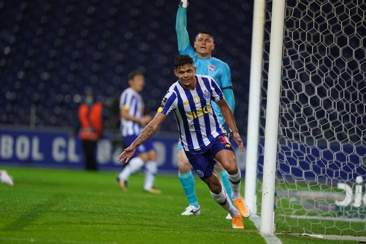 قلّص بورتو الفارق مؤقّتاً مع بنفيكا المتصدّر إلى نقطتين