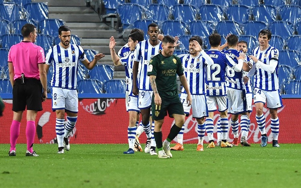 استفاد ريال سوسييداد من تعادل فياريال الذي كان يتشارك معه الصدارة