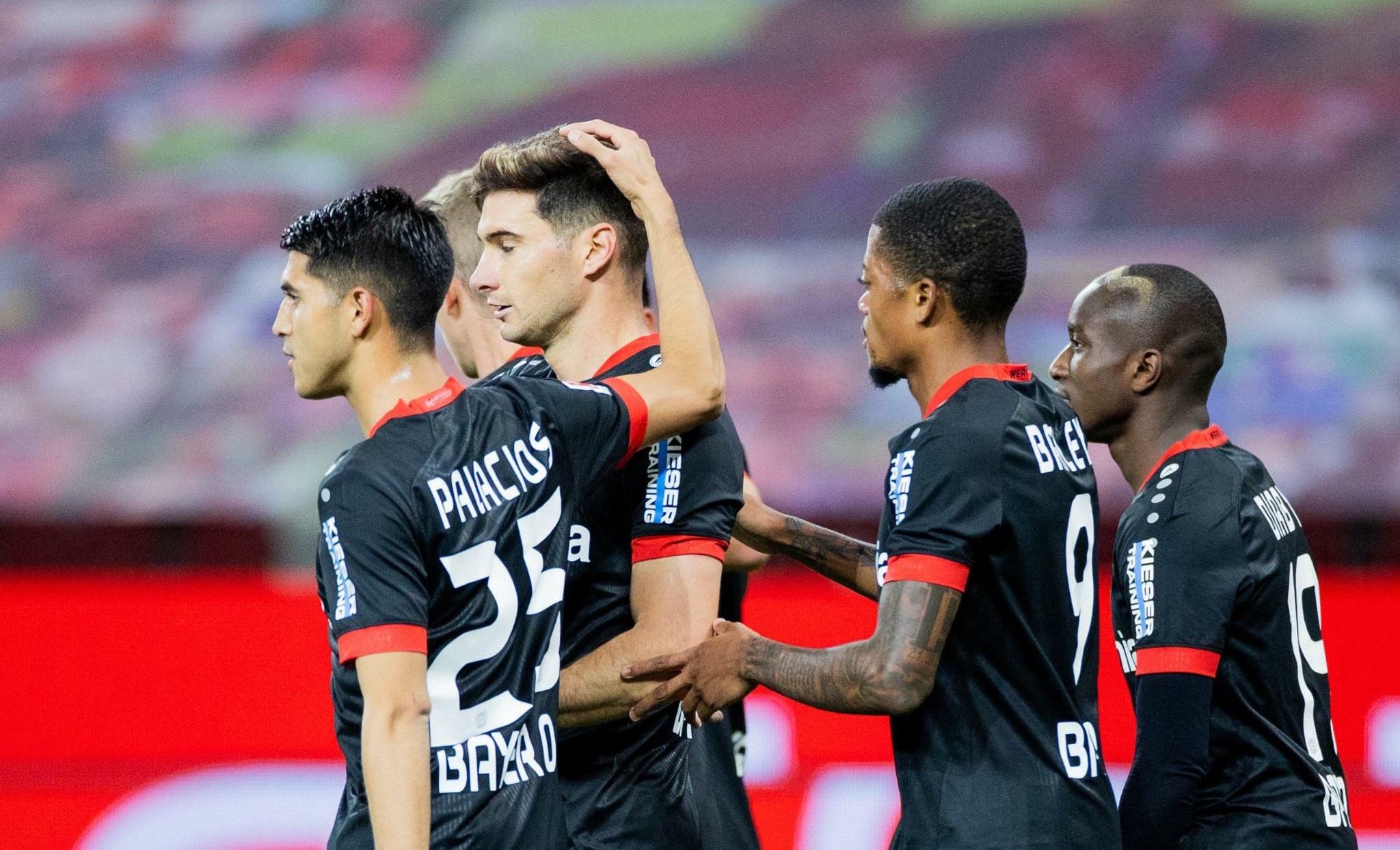 فاز باير ليفركوزن بنتيجة 3-1 