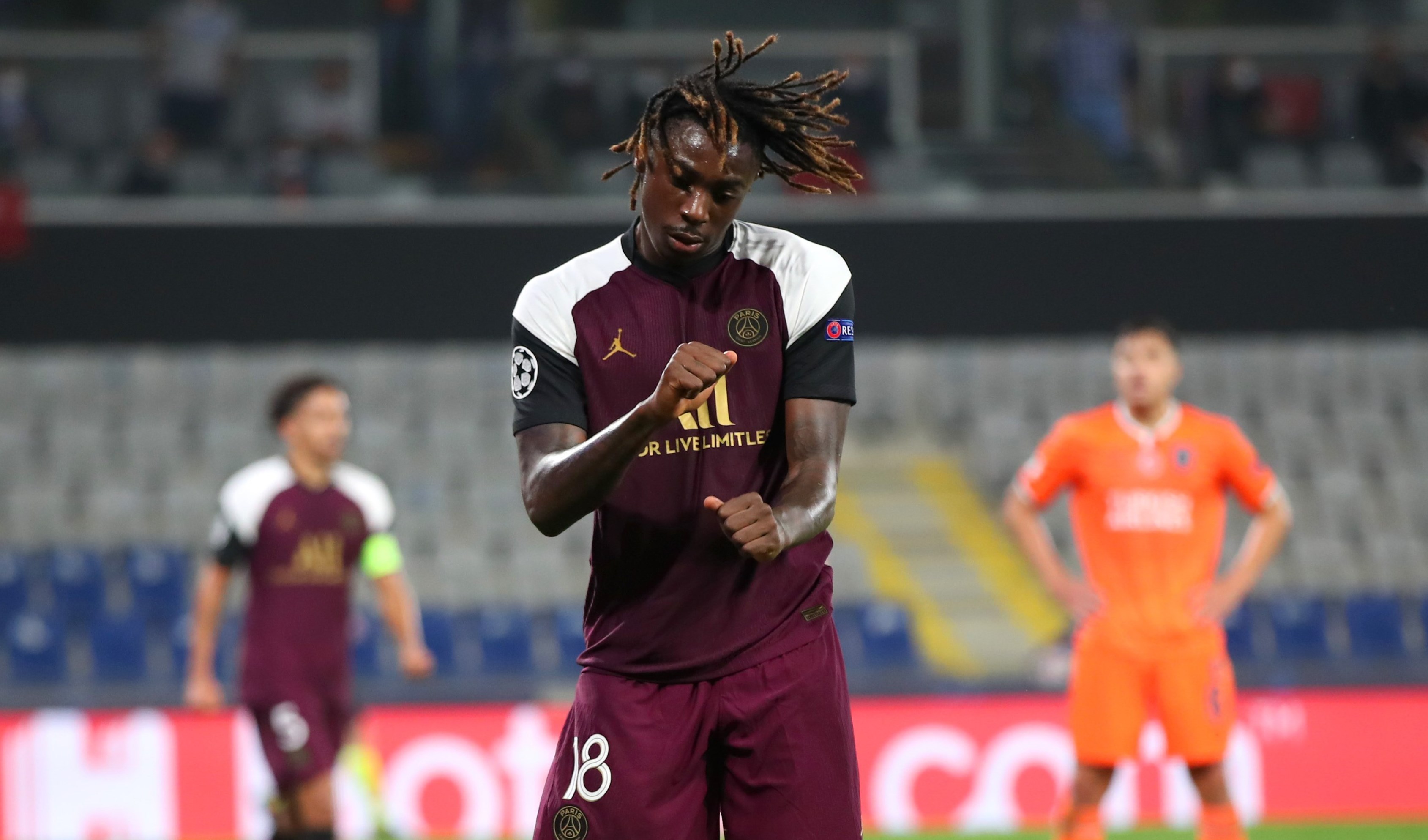 مويس كين يحتفل بعد تسجيله 