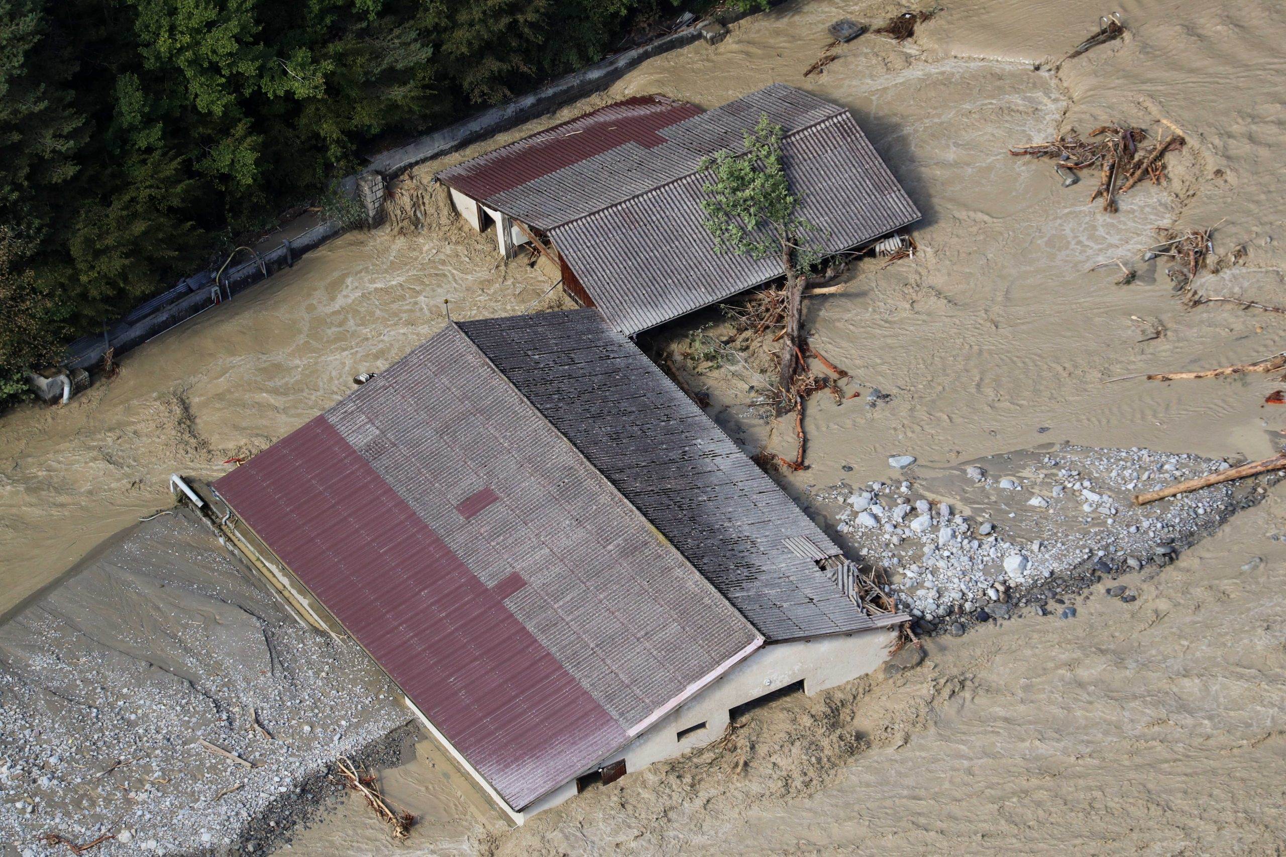 فيضانات فرنسا الكارثية تصيب إيطاليا.. قتيلين و8 مفقودين