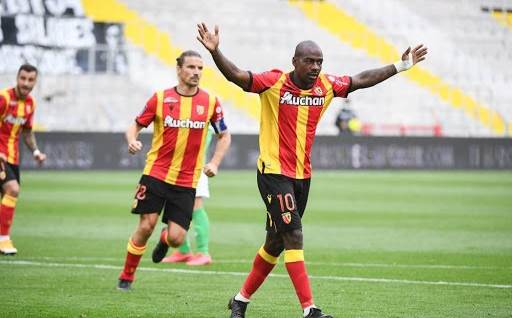 لنس يتشارك الصدارة مؤقّتاً مع رين