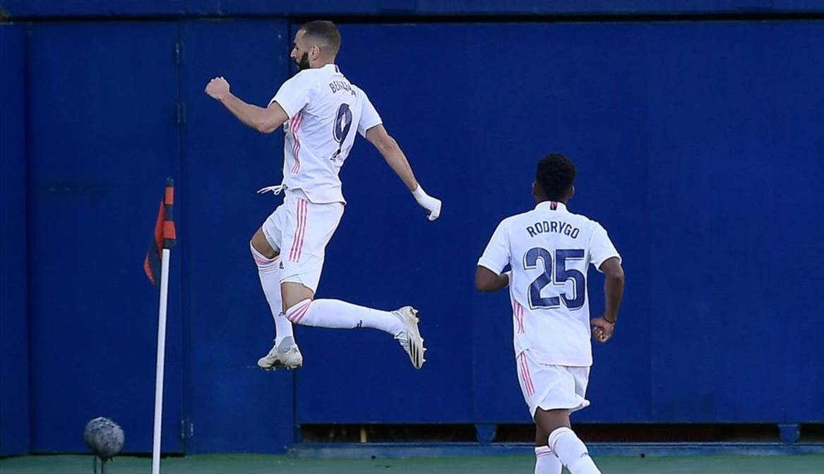 سجّل بنزيما هدفه الأول هذا الموسم