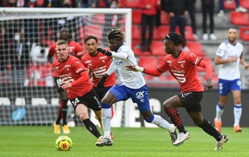 بات رين يتصدّر بفارق الأهداف عن ليل