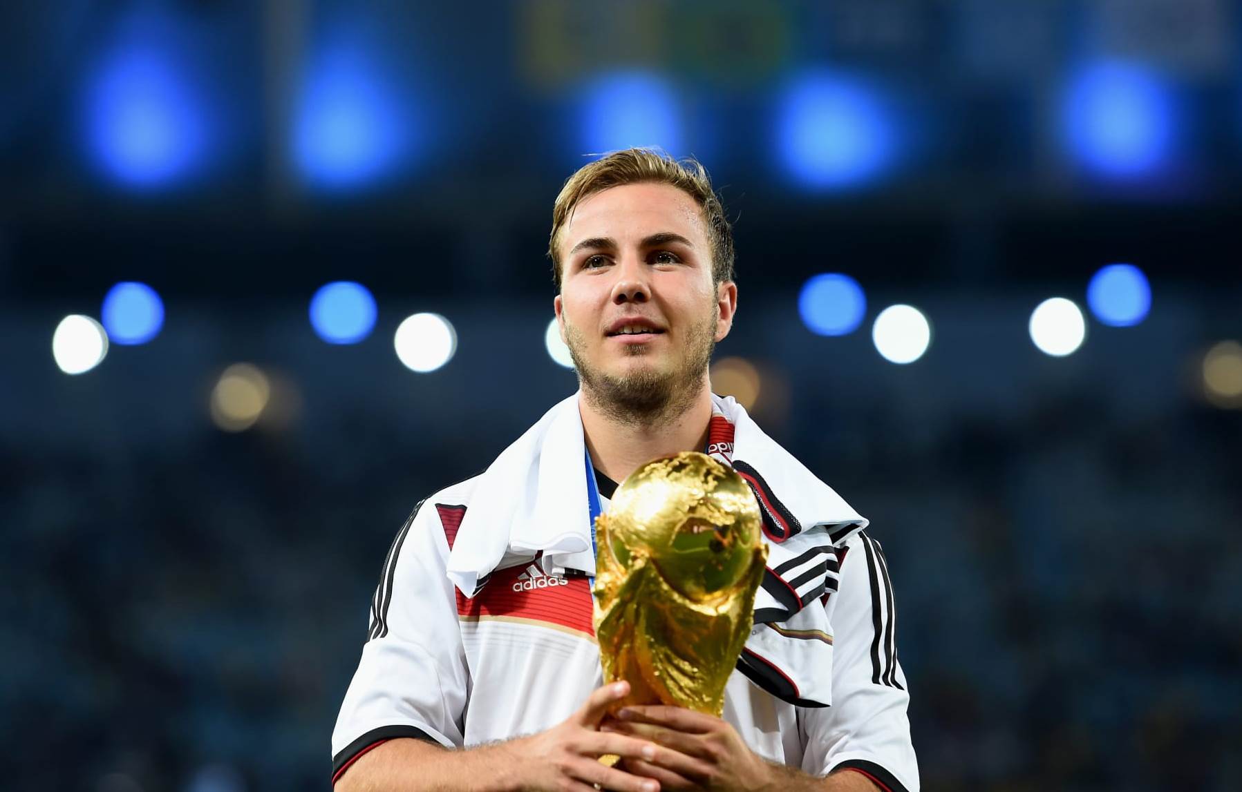 كان غوتزه من دون نادٍ