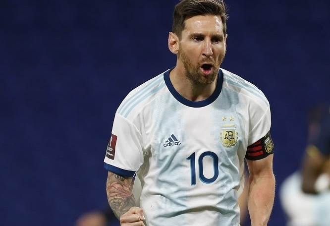 ميسي محتفلاً بهدفه