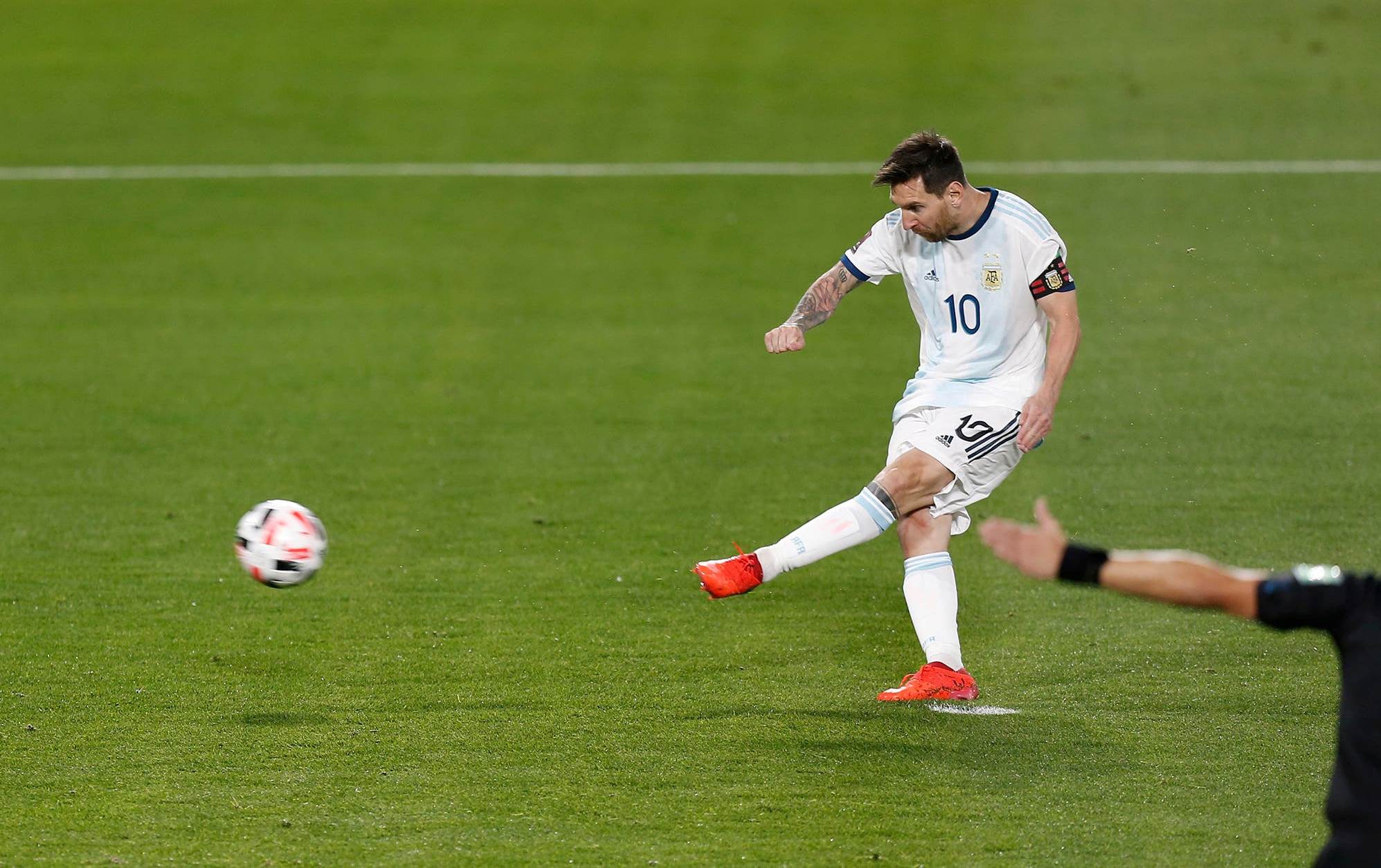 سجّل ميسي هدف الفوز على الإكوادور من ركلة جزاء