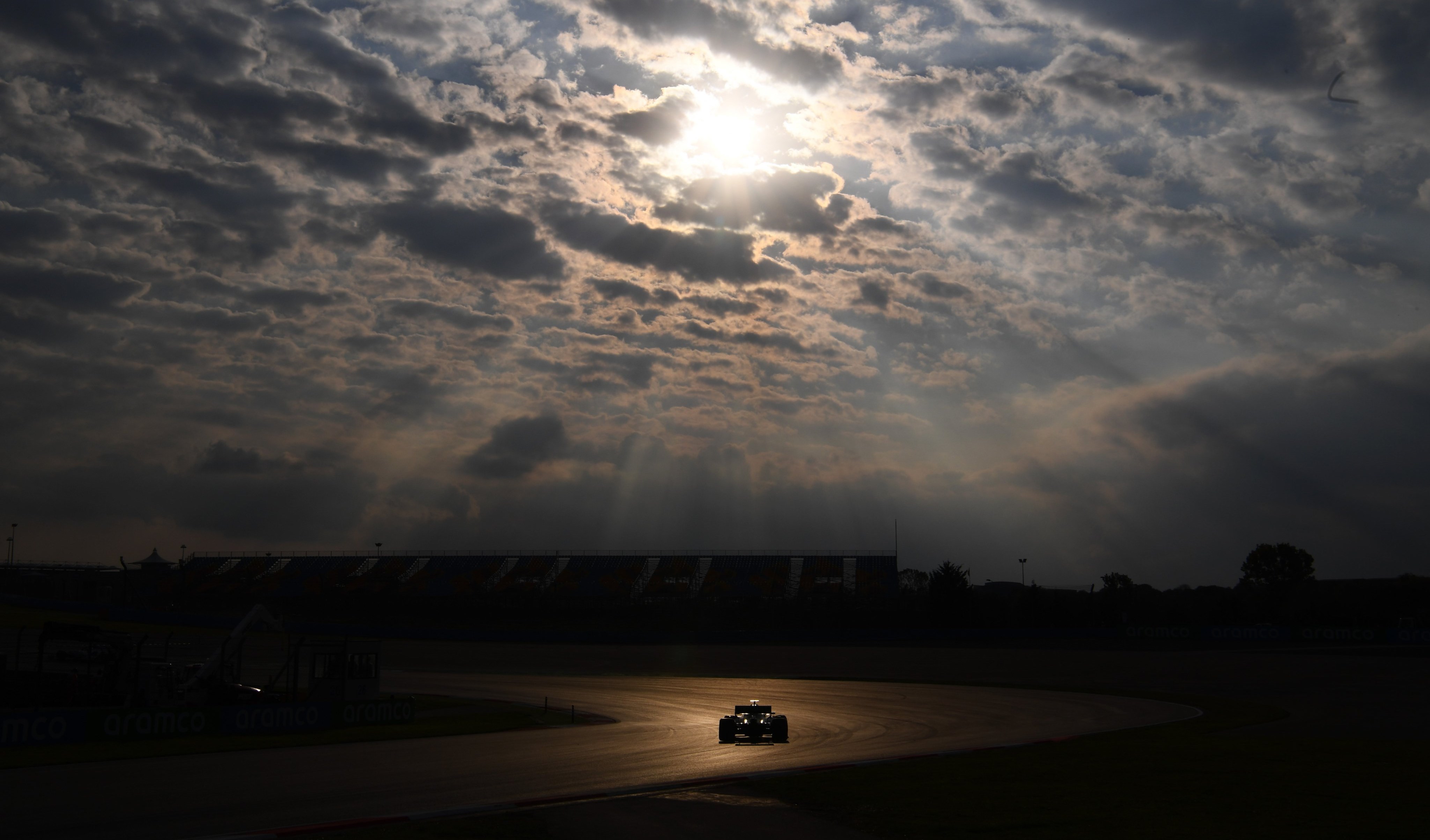 فورمولا 1: فيرشتابن الأسرع في التجارب الحرة في تركيا