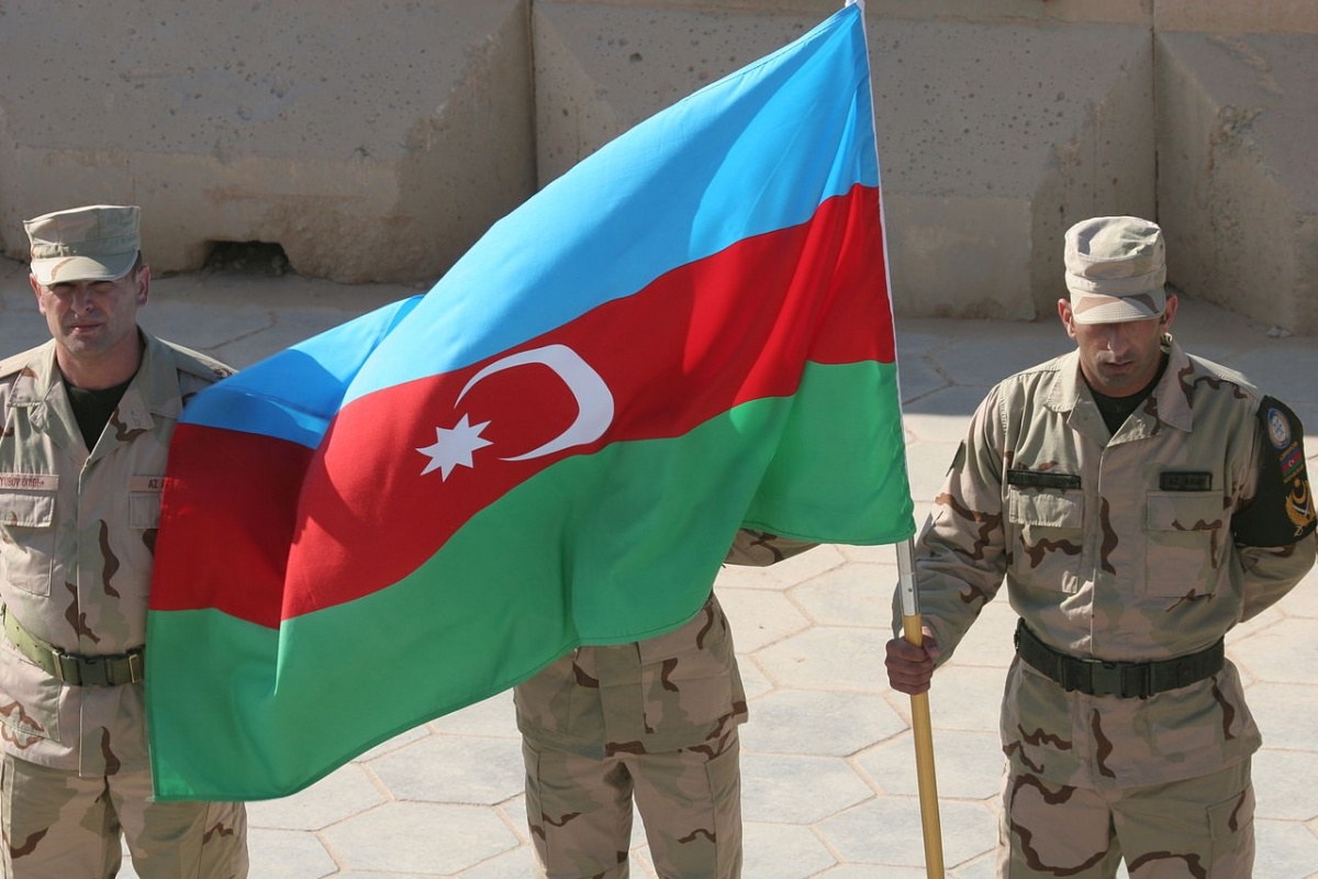 وزير الدفاع الأذربيجاني: وحدات الجيش دخلت إقليم أغدام الذي كانت تسيطر عليه القوات الأرمينية منذ 3 عقود