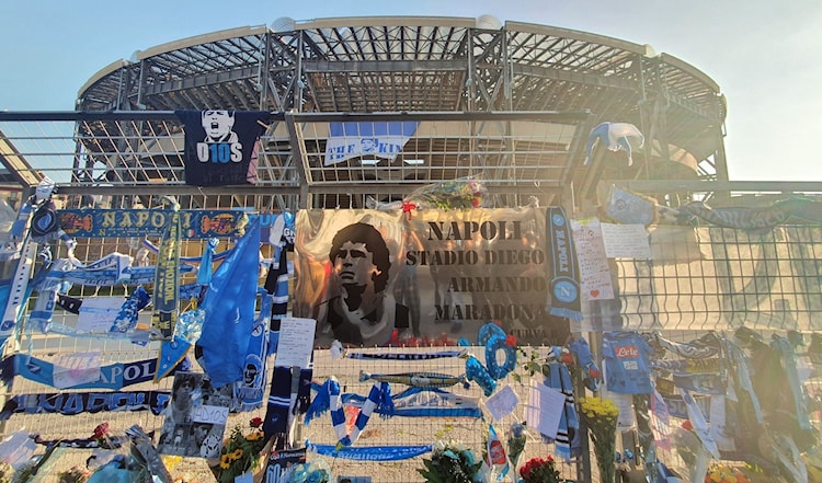 تغيير اسم ملعب نابولي ليصبح