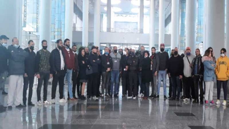 جانب من الفنانين المعتصمين في وزارة الثقافة