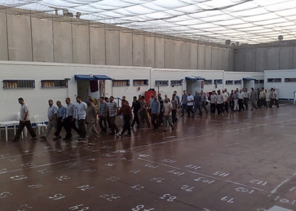 نادي الأسير: حبة ليمون واحدة لكل غرفة ما تقدمه إدارة السجون للأسرى المصابين بفيروس 