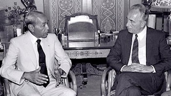 في عام 1986، استقبل الحسن الثاني، رئيسَ الحكومة الإسرائيلية شمعون بيريز.