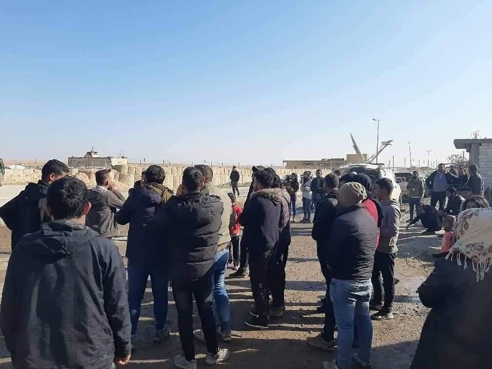 انتشرت وحدات من الجيش السوري في ثلاث نقاط شمال وشرق وغرب مدينة عين عيسى