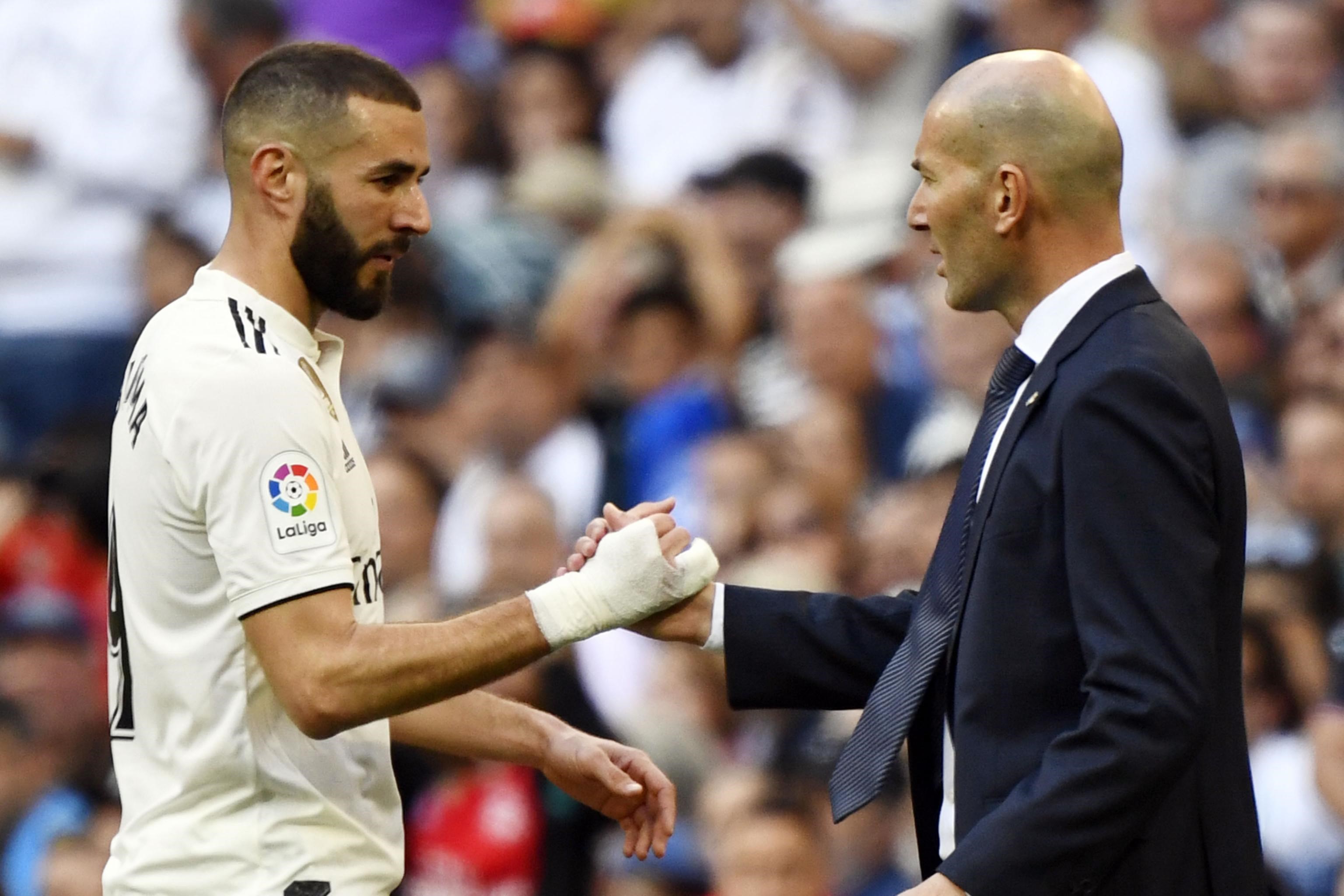 بنزيما أفضل لاعب وزيدان أفضل مدرب مع لوبيتيغي