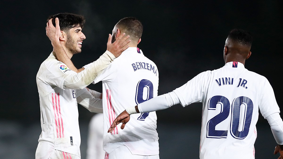 لاعبو ريال مدريد يحتفلون