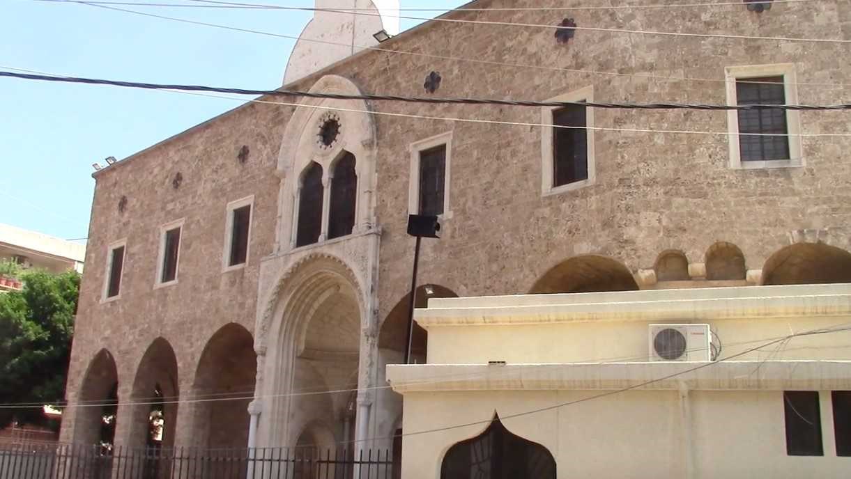 شارع الكنائس: دفء تفاعُل وسِحْر شرقي