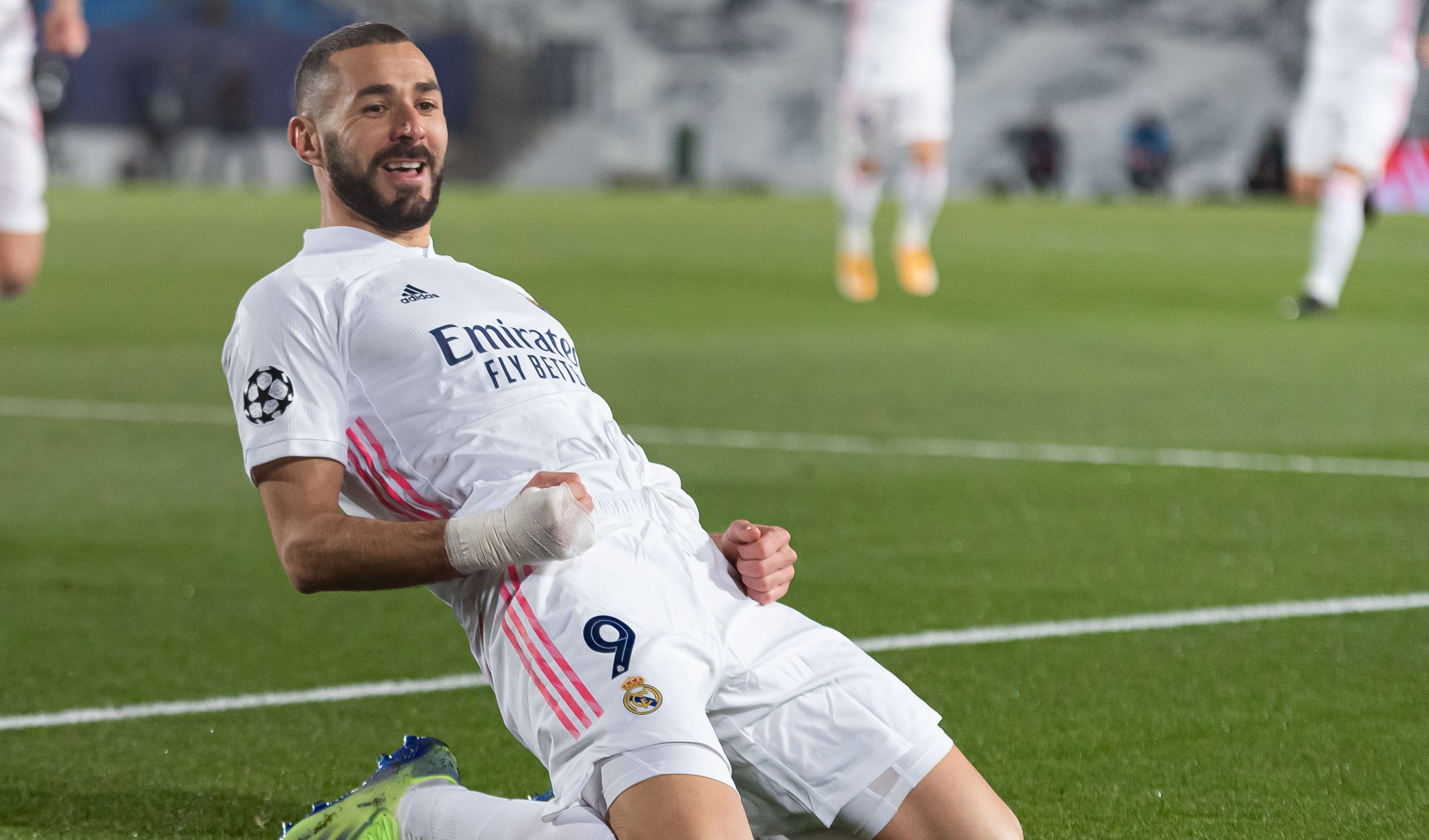 سجل بنزيما ثنائية ريال مدريد 