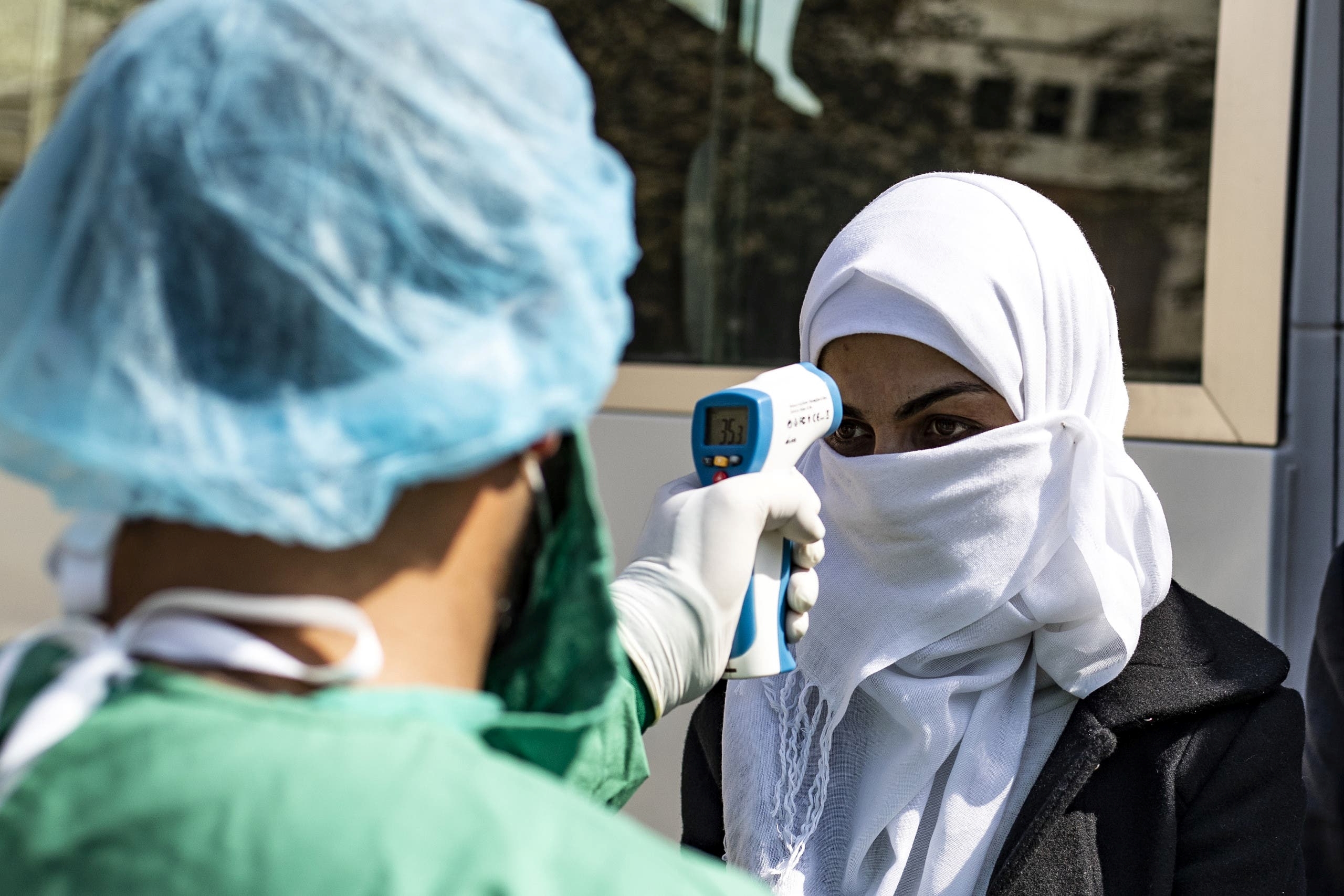 العراق يعلن عن 42 حالة وفاة و143 حالة تعافي منذ تفشي كورونا في البلاد