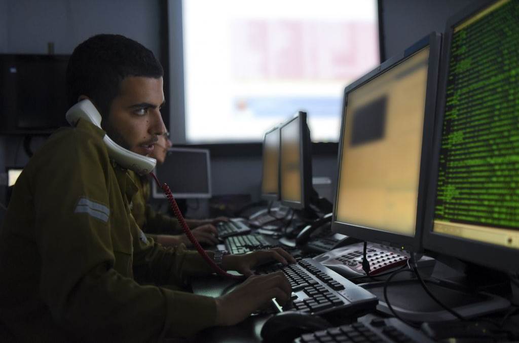 "إسرائيل" تتكلم العربية.. غرّد معنا