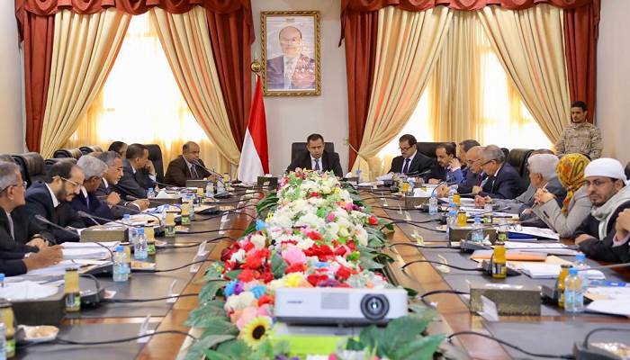 حكومة هادي تعلن رفضها "أعمال تمرد" المجلس الانتقالي في سقطرى