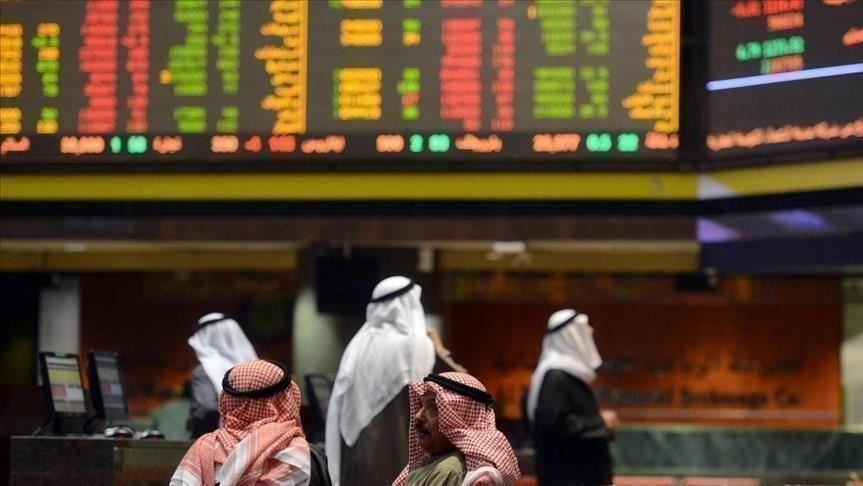 يتوقع محللون انكماشاً اقتصادياً شديداً بالمنطقة المنتجة للهيدروكربون إذ تضررت أسعار النفط
