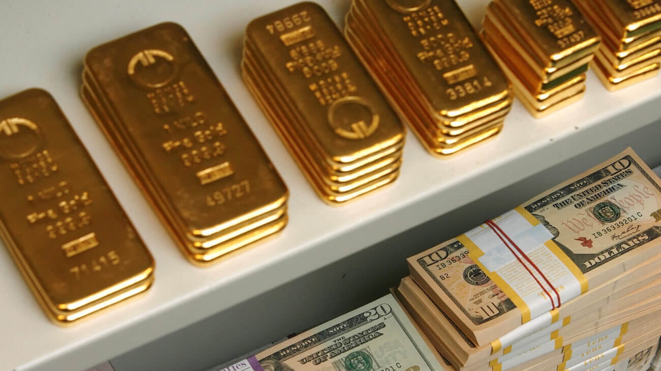 أسعار الذهب  تسجل ارتفاعاً.. والدولار عند أدنى مستوياته في عامين 