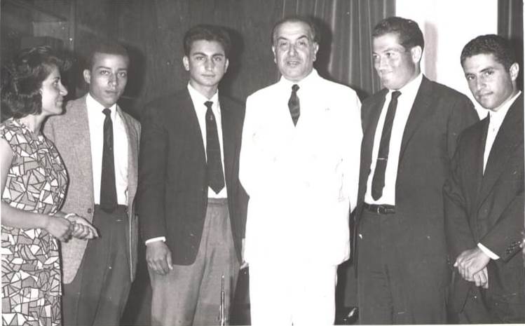 صور من أرشيف الدكتور مانوغيان مع الرئيس اللبناني فؤاد شهاب وممثلي الجيش اللبناني