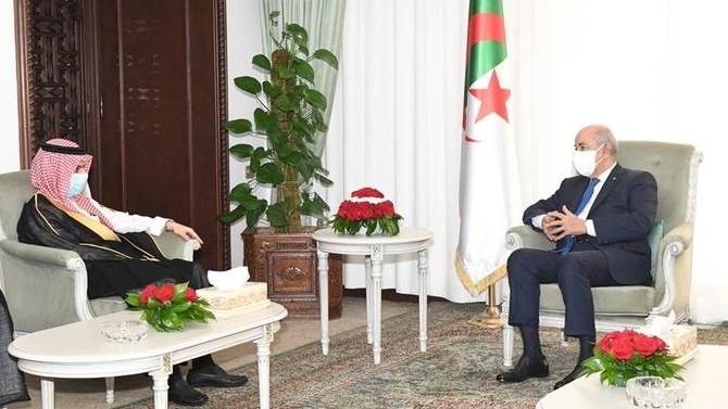 وزير الخارجية السعودي فيصل بن فرحان خلال لقائه الرئيس الجزائري عبد المجيد تبّون