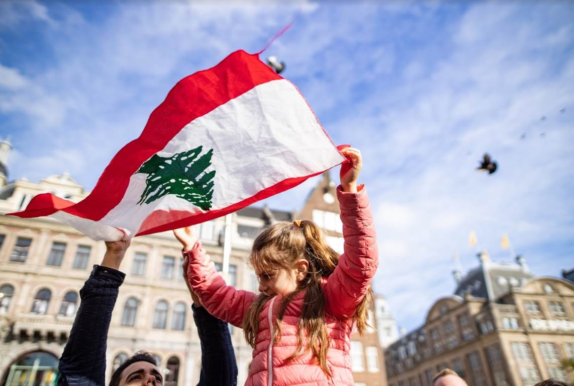 الاقتصاد اللبناني المنهار دفع أكثر من نصف مليون طفل في بيروت إلى الكفاح من أجل الحياة أو إلى الجوع