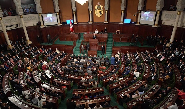 النائب زعيم أم ممثل للناس؟ 2 اعتراضات نيابية على خلوة غير قانونية بعد بدء جلسة سحب الثقة من الغنوشي