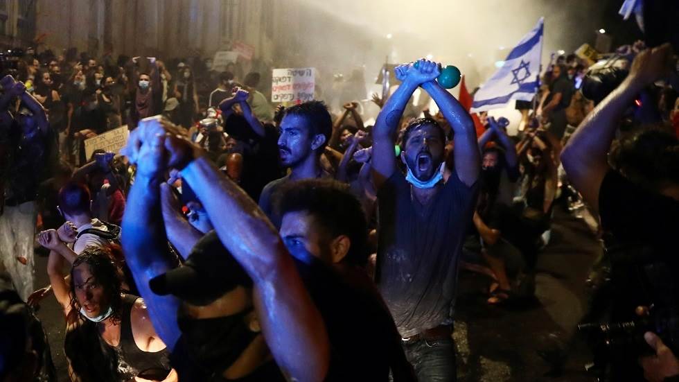 صورة من التظاهرات أمام منزل نتنياهو في القدس