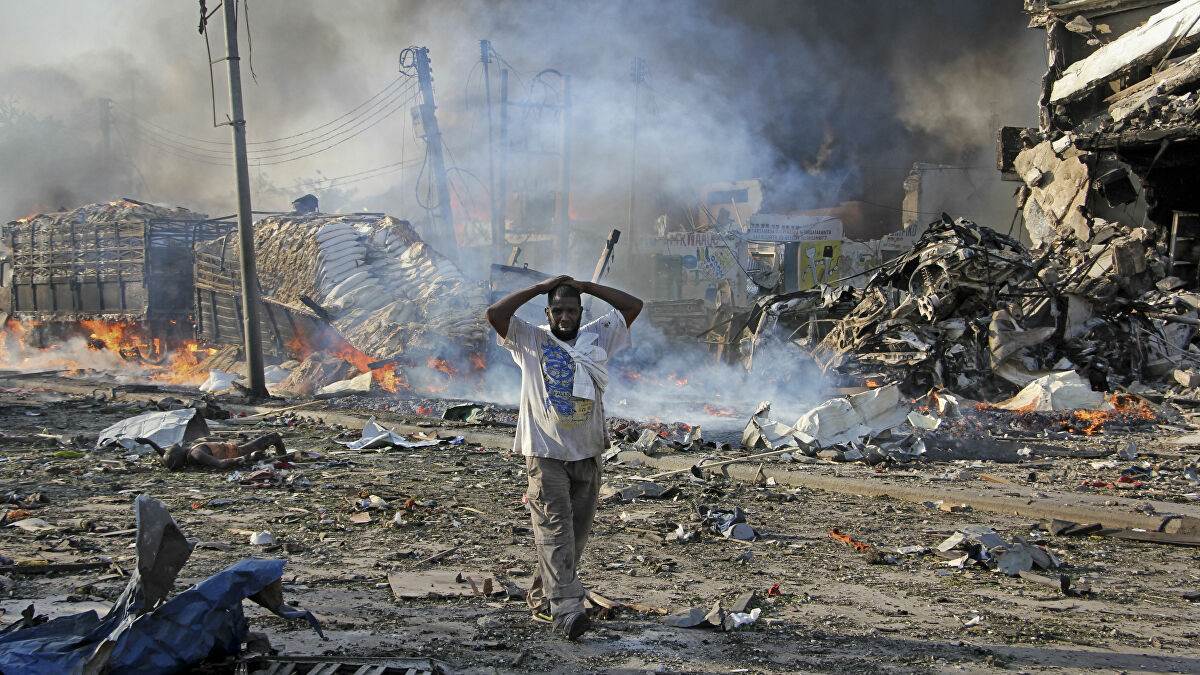 قتلى وجرحى في انفجار قوي استهدف قاعدة عسكرية بالعاصمة الصومالية