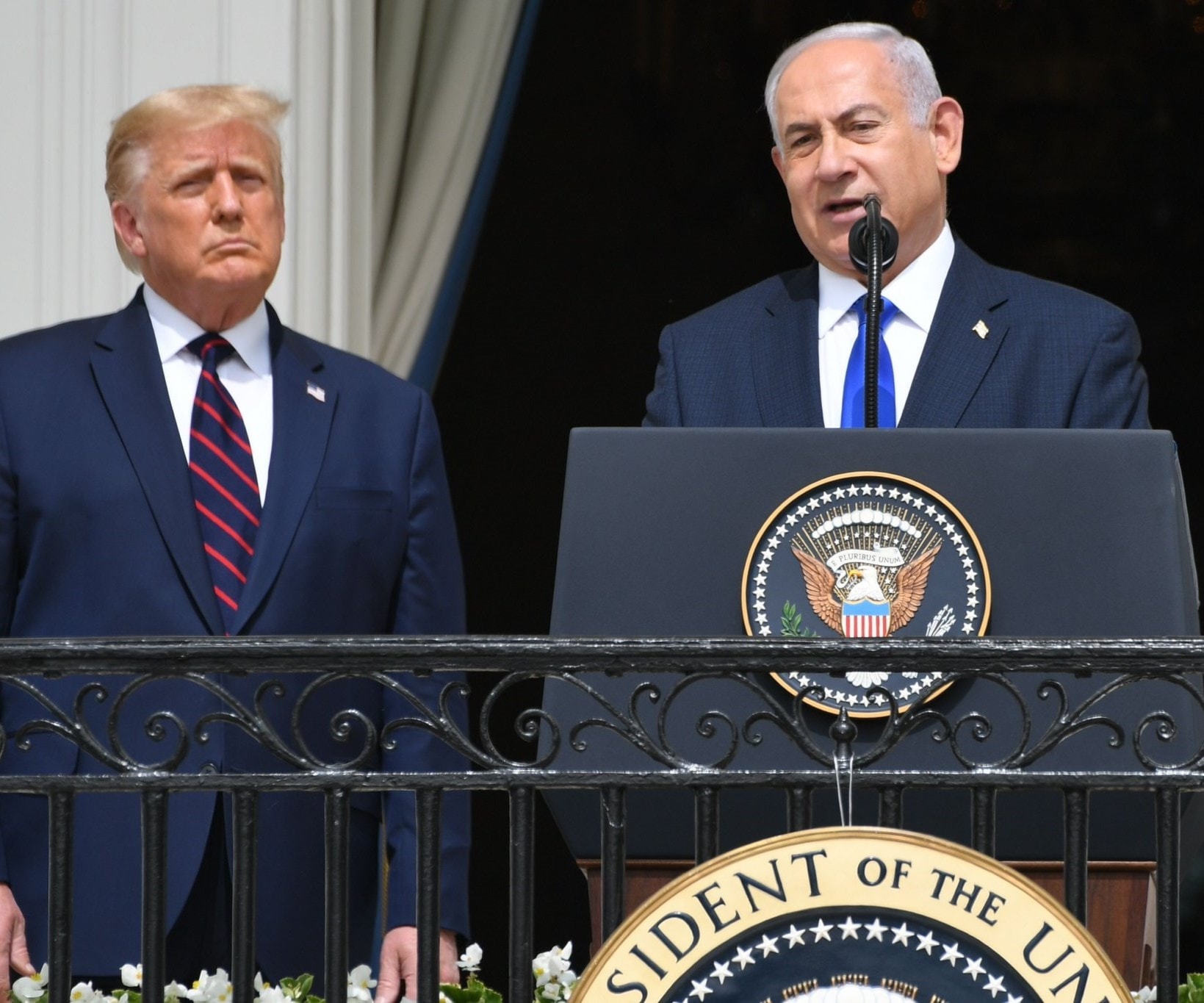 نتنياهو اكتشف أنه غير مخوّل بالتوقيع على الاتفاقيتين وهو متواجد في واشنطن قبيل الحفل