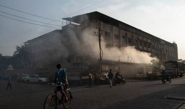  مصنع في مدينة سورات الهندية كان بطيئاً في التعافي بعد حائحة كورونا.