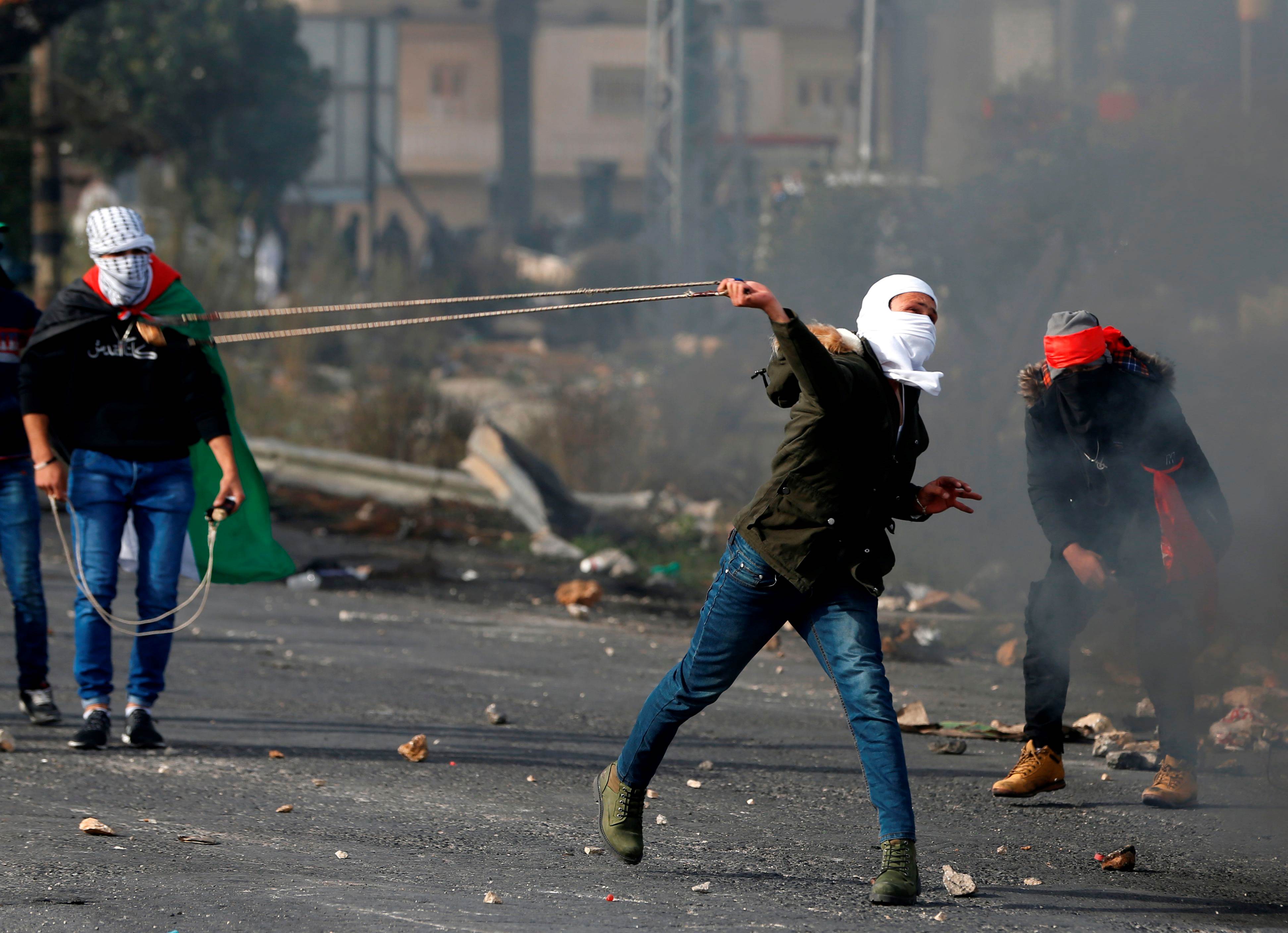 مصادر محلية أفادت بأن شباناً فلسطينيين تصدَّوا لاعتداءات المستوطنين