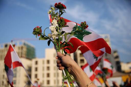 نحن لا نحترم الغيوم الوطنية التي تأتي في موعدها أو ترحل في موعدها. كانت قلوبنا دوماً مع الطقس الدولي