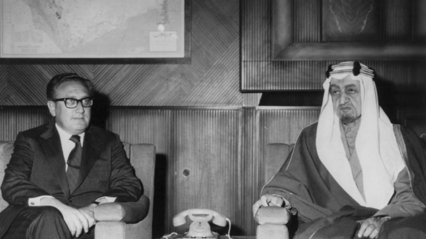 وثائق بريطانية تكشف أن كيسنجر فكر باستخدام القوة ضد السعوديين عام 1973 الميادين