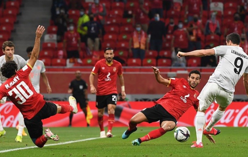 ليفاندوفسكي مسجّلاً الهدف الأول