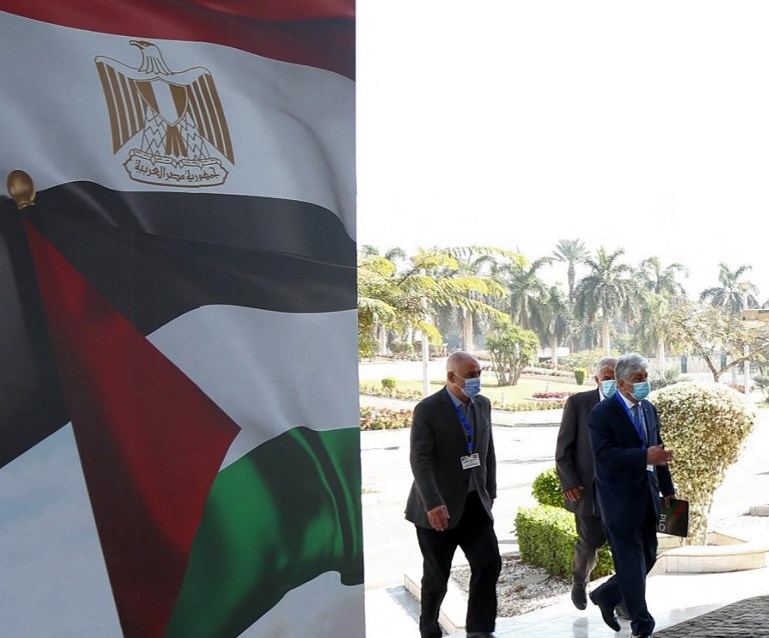  مندوبين وصلوا لحضور الحوار الوطني الفلسطيني في القاهرة (أ ف ب).