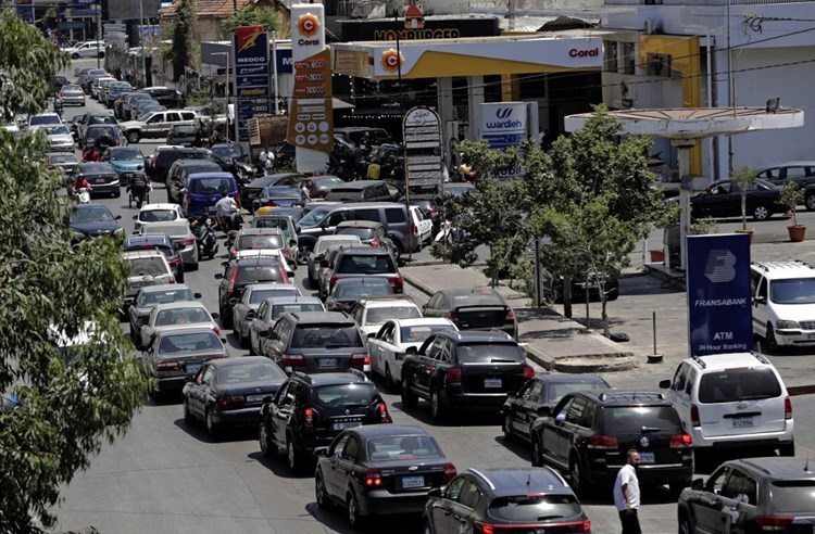 Queues in front of petrol stations in Lebanon amid a fuel crisis (AFP - Archive).