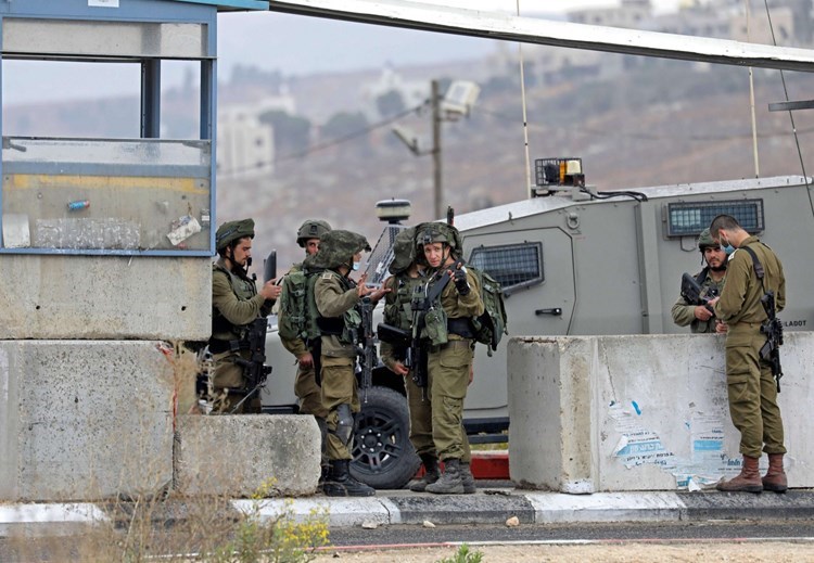 The occupation forces launched a campaign of arrests among Palestinian youths.